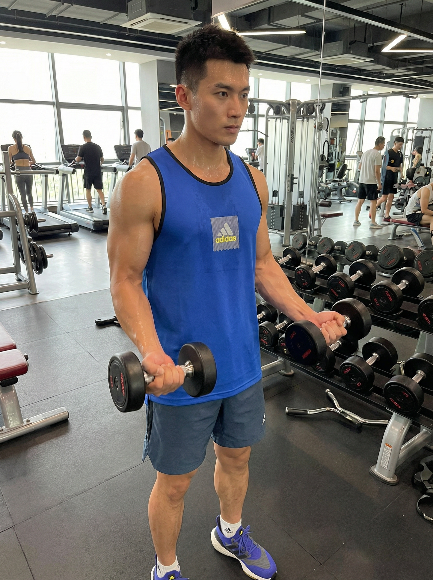 كت أديداس عالي الأداء